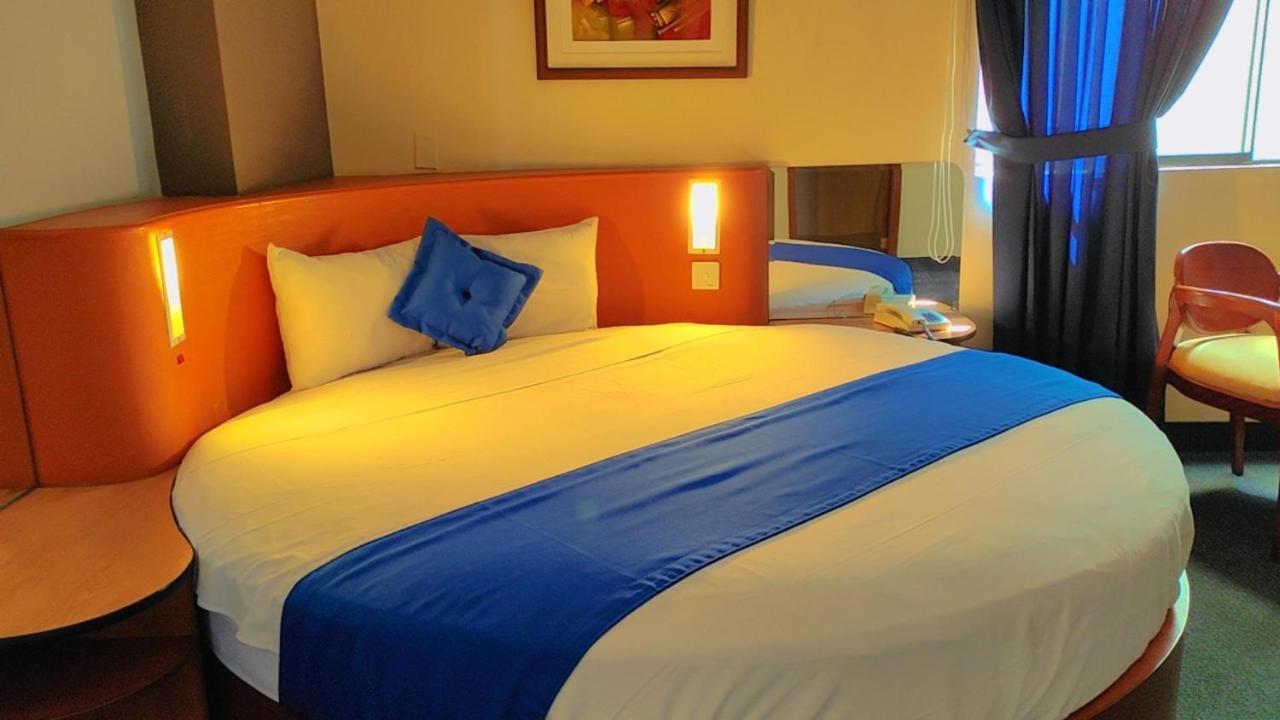 Blue Star Hotel Lima Bagian luar foto