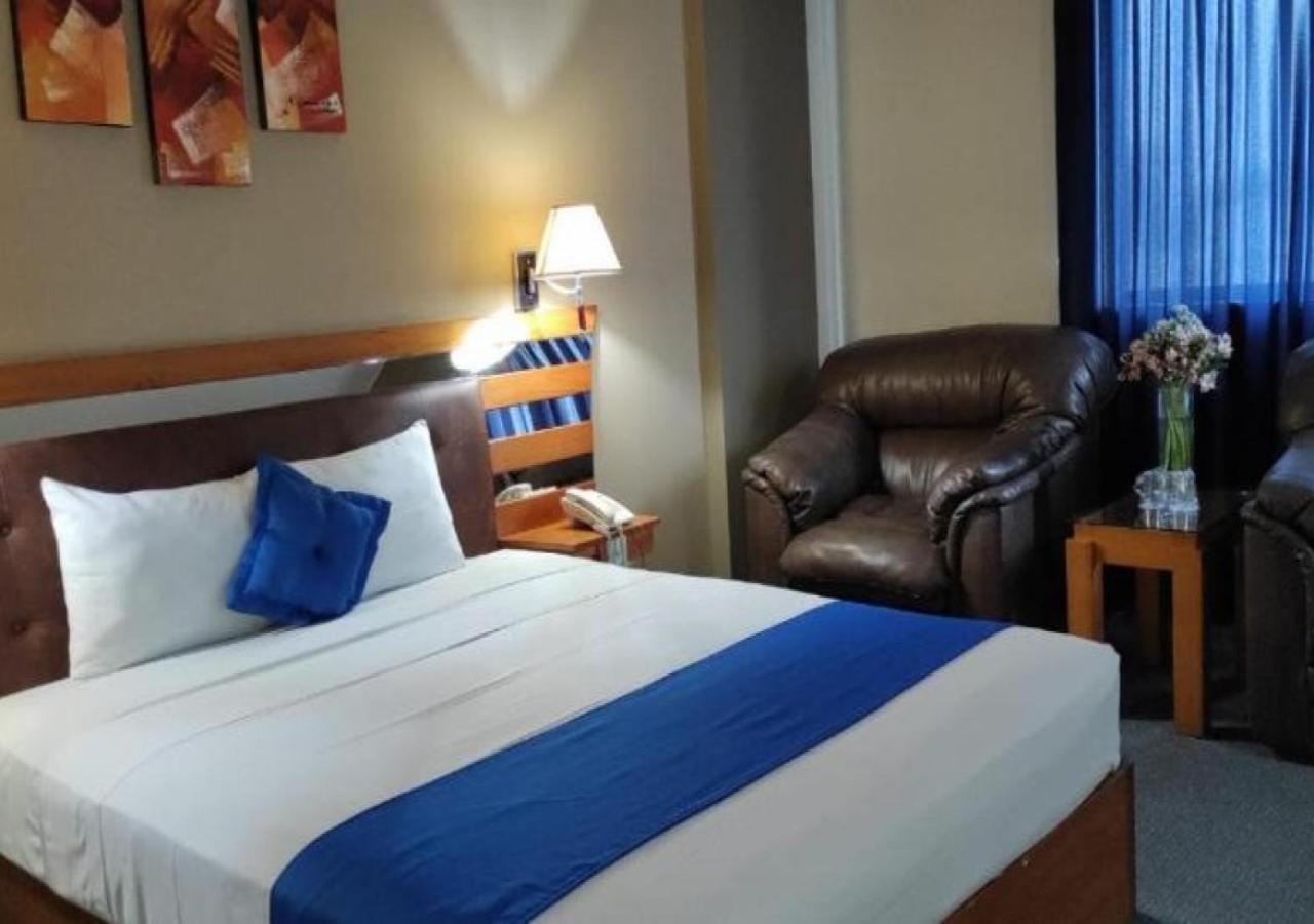 Blue Star Hotel Lima Bagian luar foto