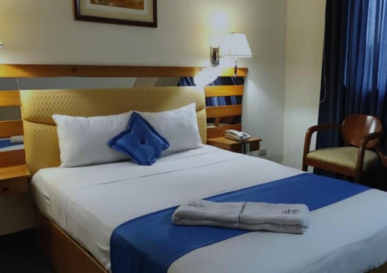 Blue Star Hotel Lima Bagian luar foto
