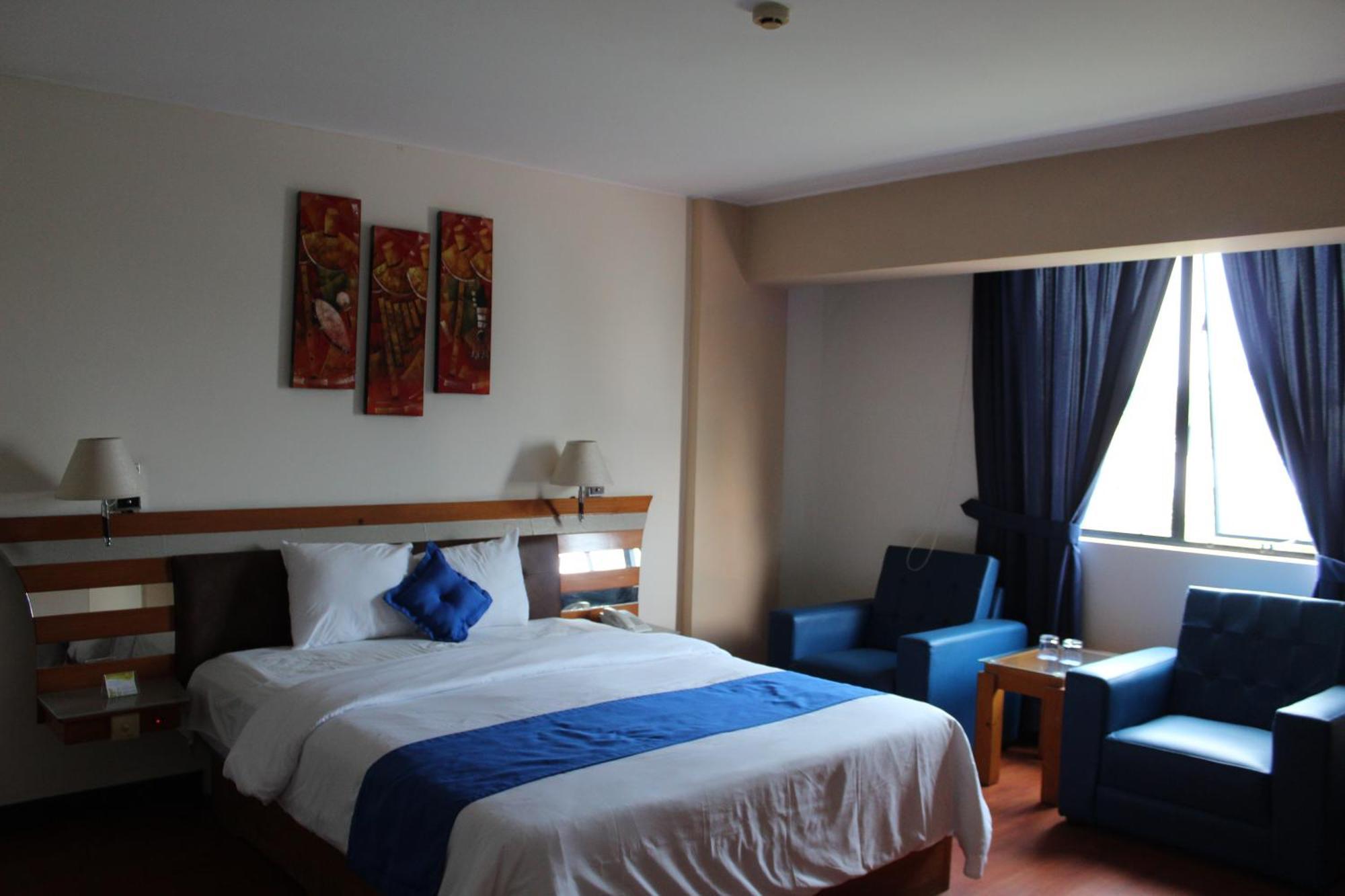 Blue Star Hotel Lima Bagian luar foto