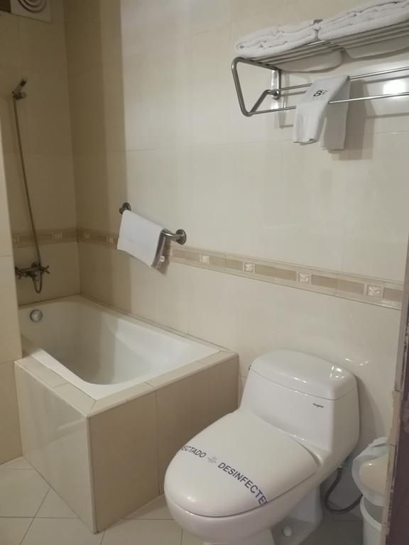 Blue Star Hotel Lima Bagian luar foto