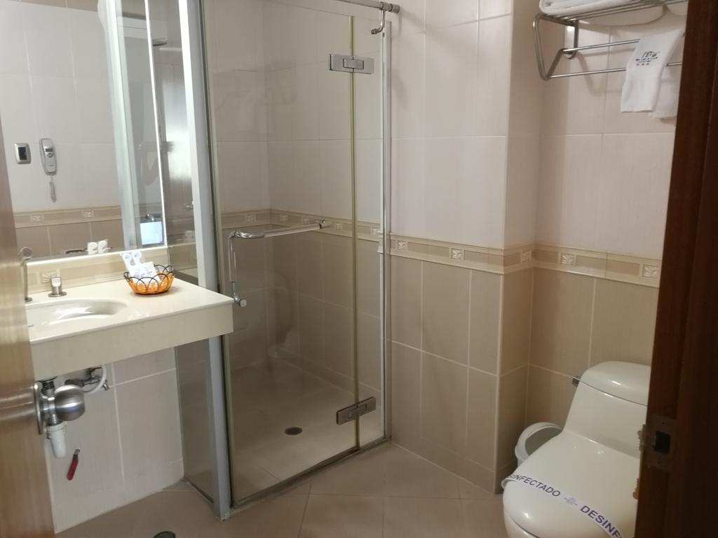 Blue Star Hotel Lima Bagian luar foto